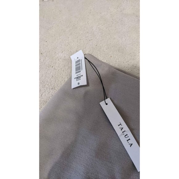 Aritzia skirt (S) - Picture 2 of 7